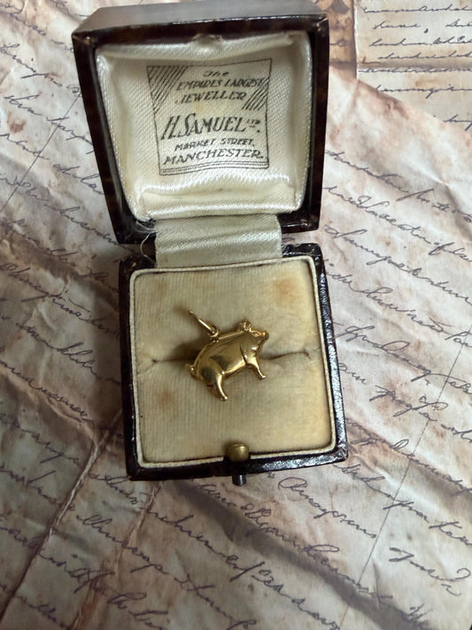 9ct gold pig charm -.72 g