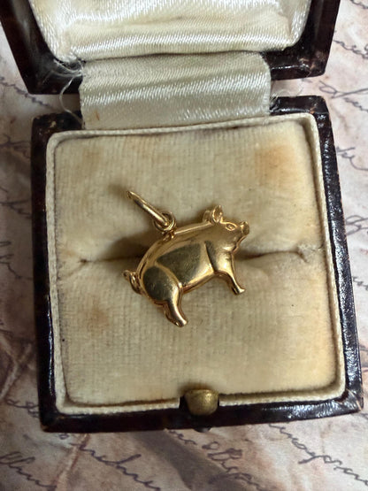 9ct gold pig charm -.72 g