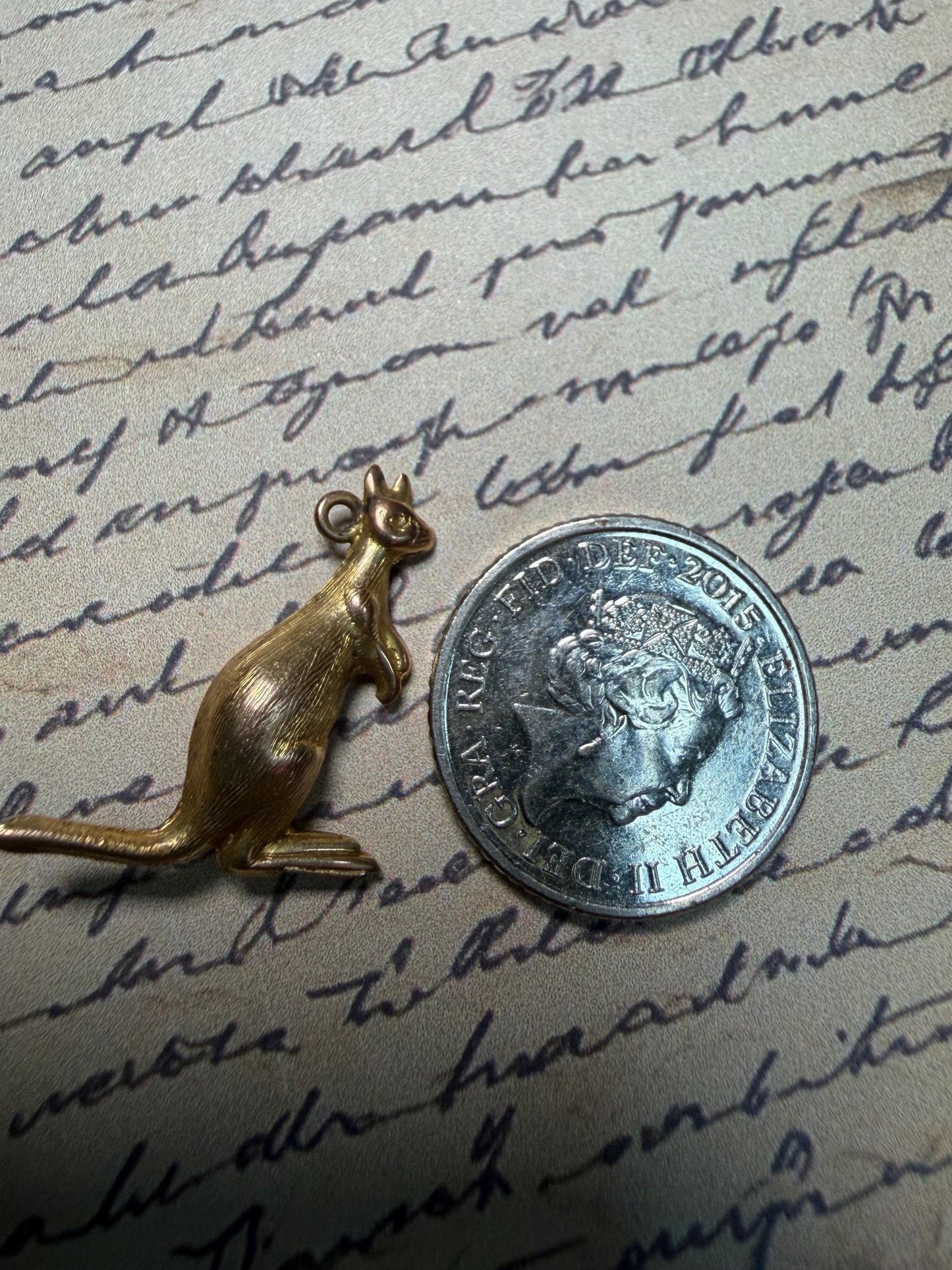 9 ct kangaroo with great detail - very good hallmarks 18m x approx 18 m round hollow - weight .76