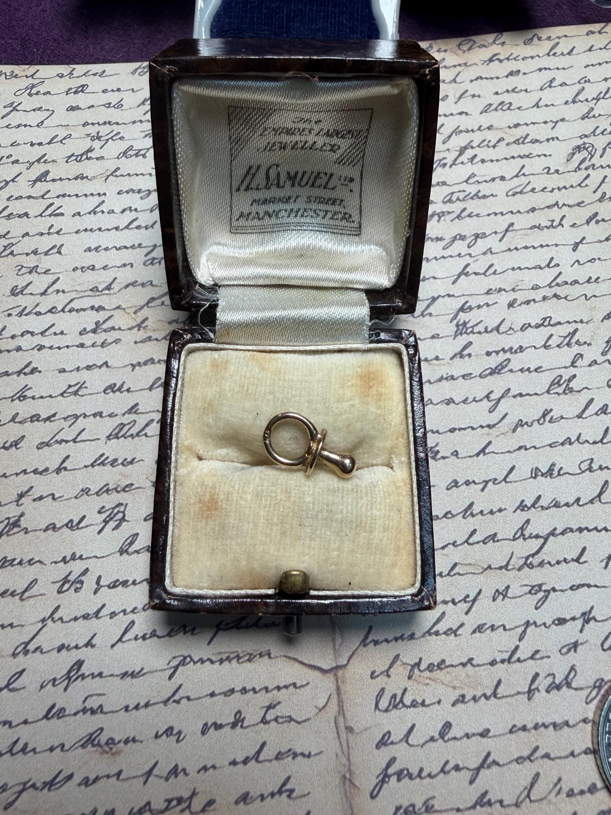 Lovely little 9 ct charm / babies dummy