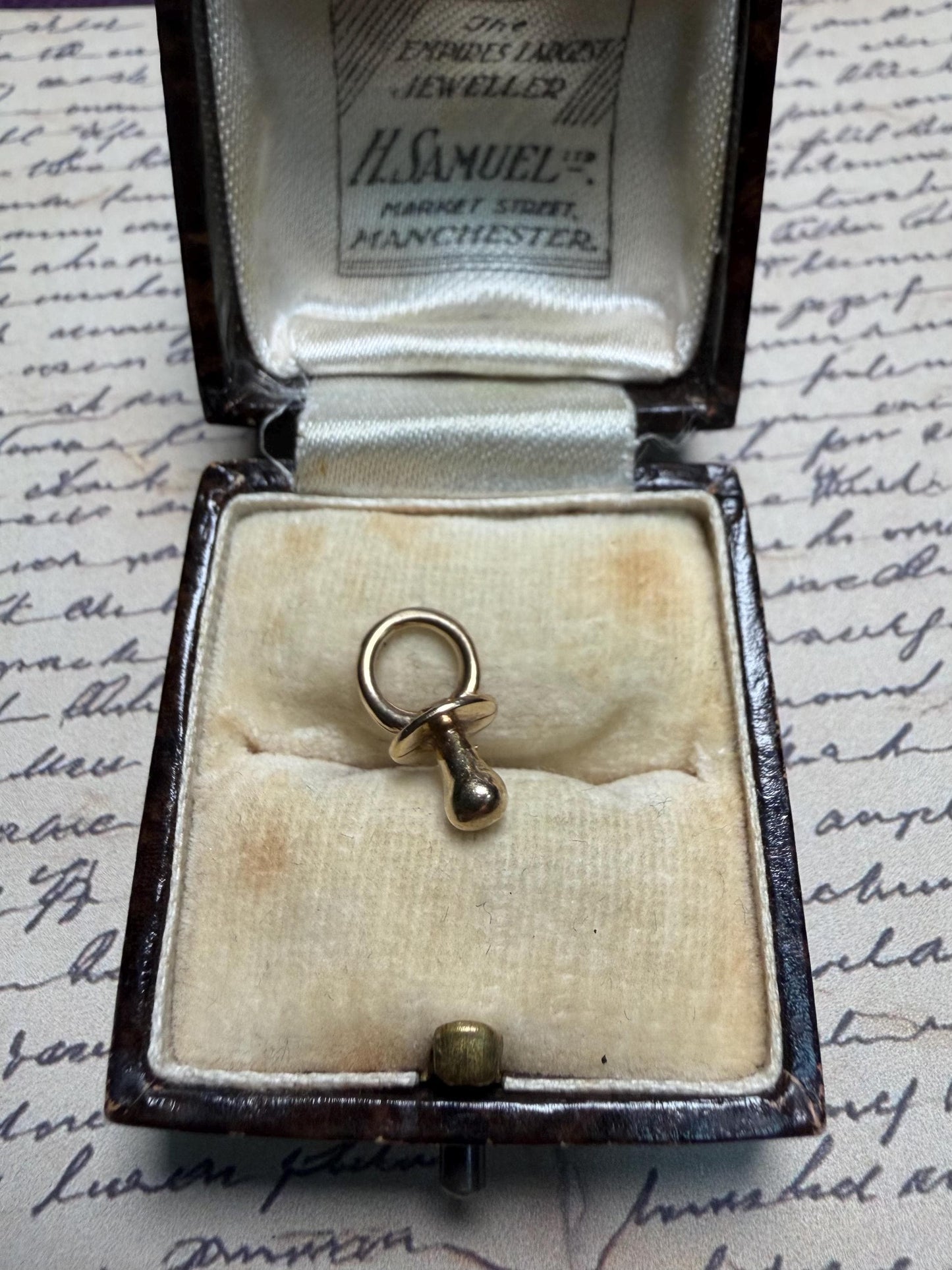 Lovely little 9 ct charm / babies dummy