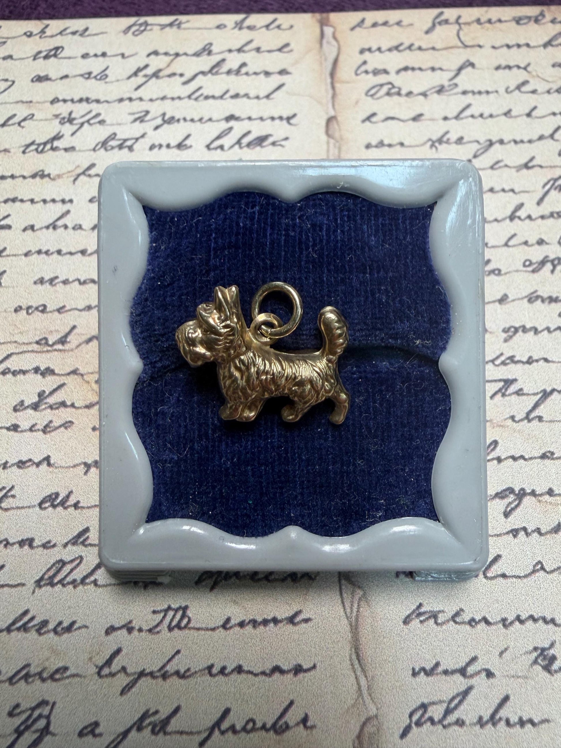Lovely little west highland terrier charm - 9 ct gold (Scottie dog )