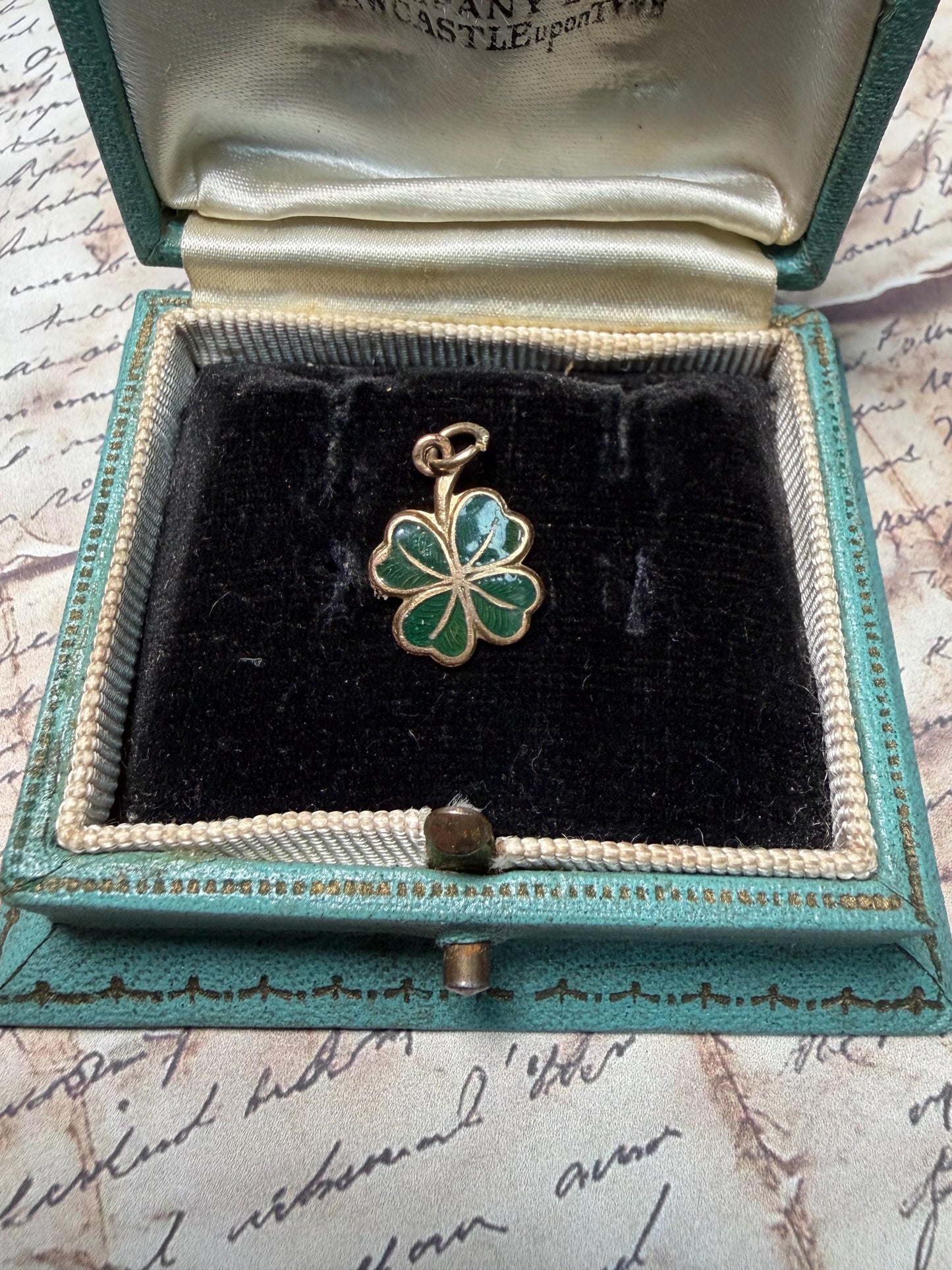 Lucky four leaf clover charm - lovely hallmarks 1.2 g 11 mx11m approx