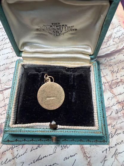 A 9ct gold Virgo star sign charm - hallmarked 375 weight 2.62 g approximately 18 mmm round
