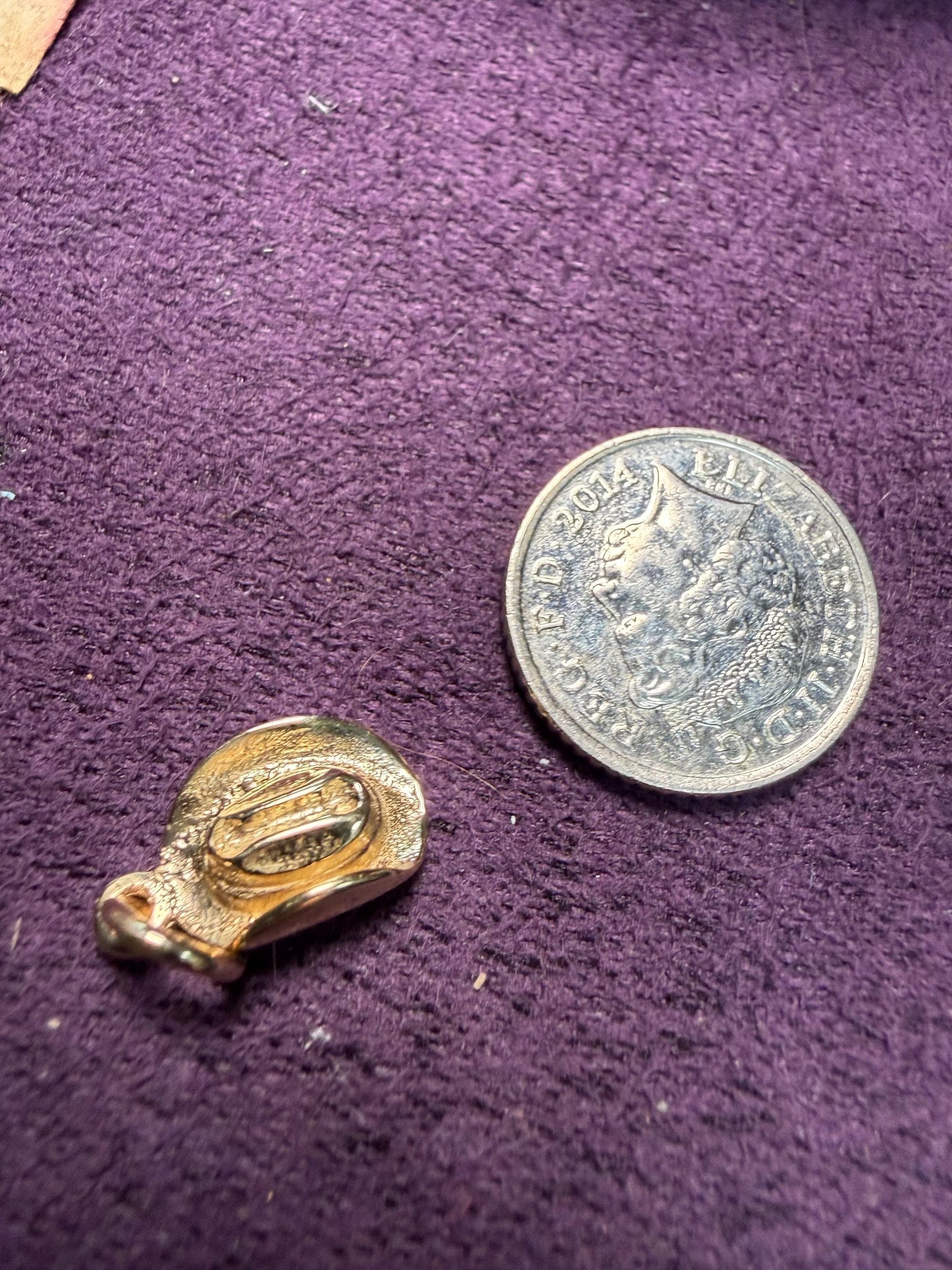 14 ct Cowboy hat from Australia - really lucky and very unusual 1.35 g in weight - 11 m x 8 m .