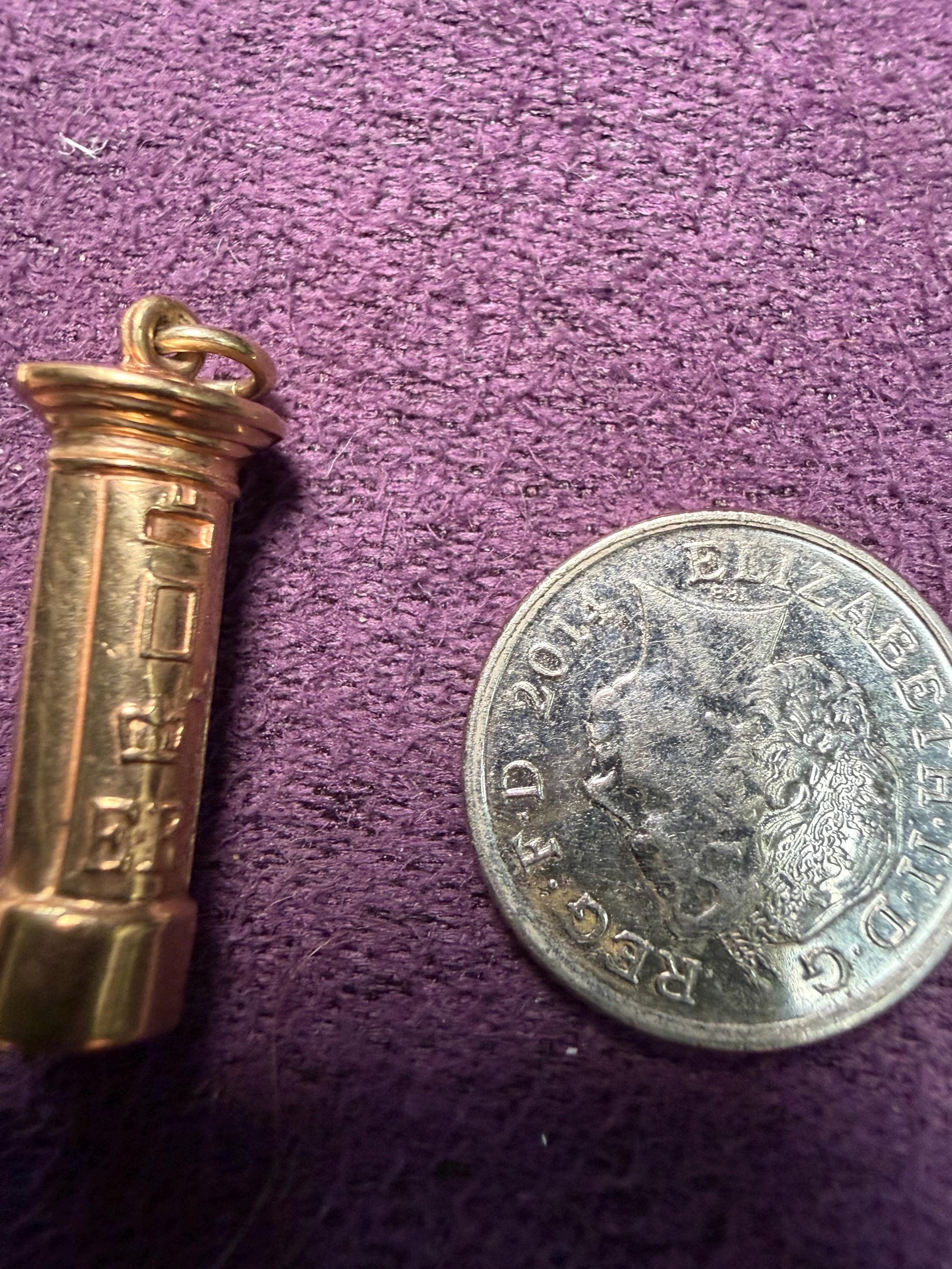 9ct gold hollow uk post box - .83. G. 22 m x 5 m -