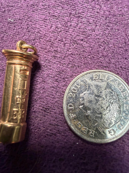 9ct gold hollow uk post box - .83. G. 22 m x 5 m -