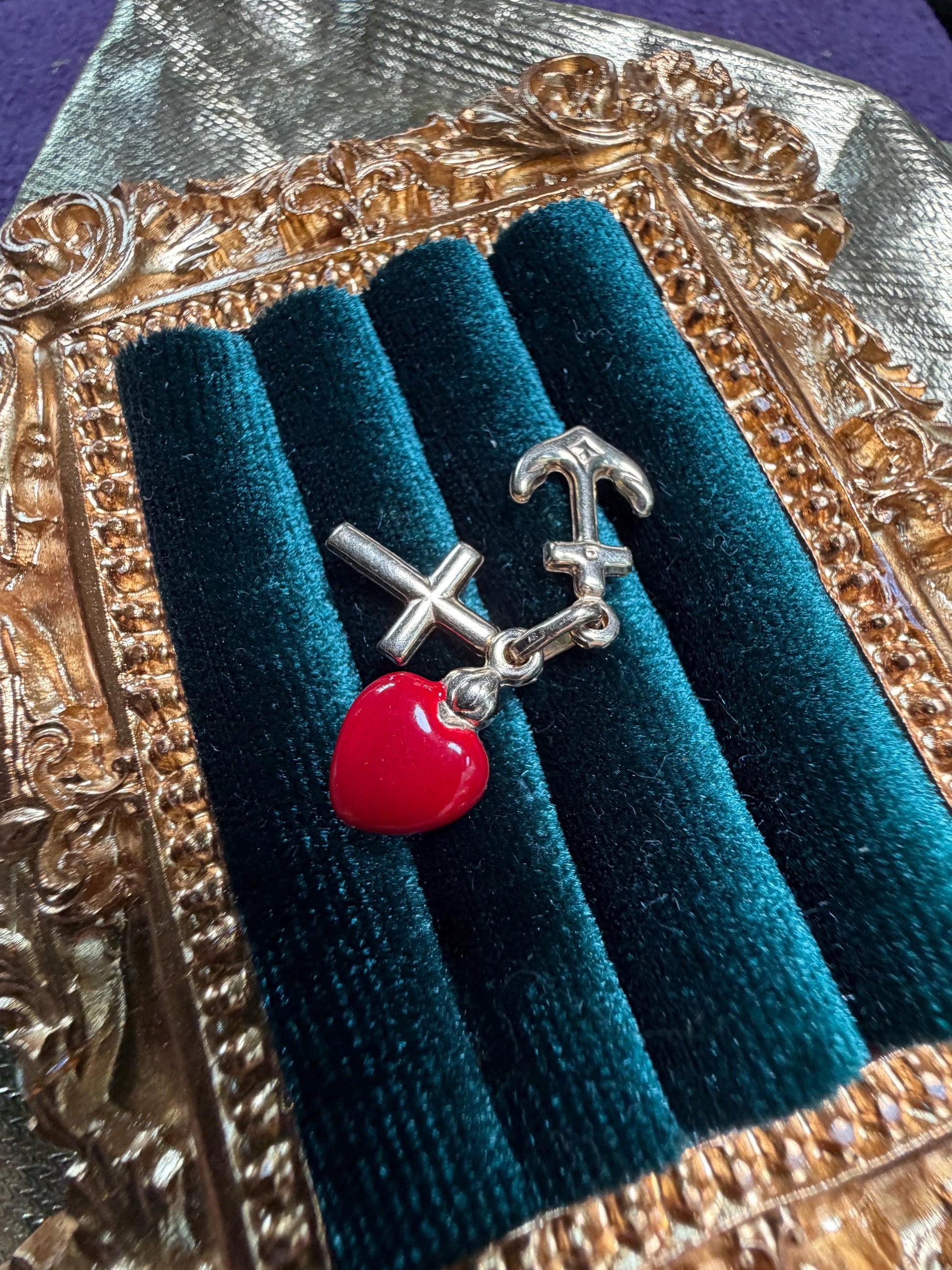 Faith Hope and Charity / 3 pendants in one / hallmarked 9ct gold - unusual enamelled red heart