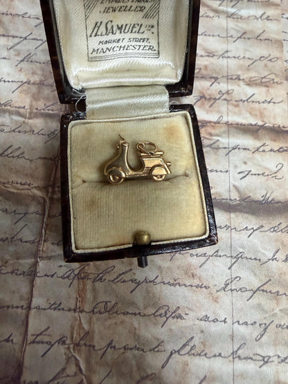 Really cool scooter -9 ct solid gold hallmarked WWC 375 -.79 g 17m long by 12 m high approx ( box not included