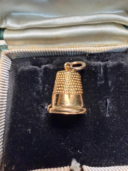 9ct gold thimble .92 grammes in weight - cleaned professionally - bright gold lovely condition