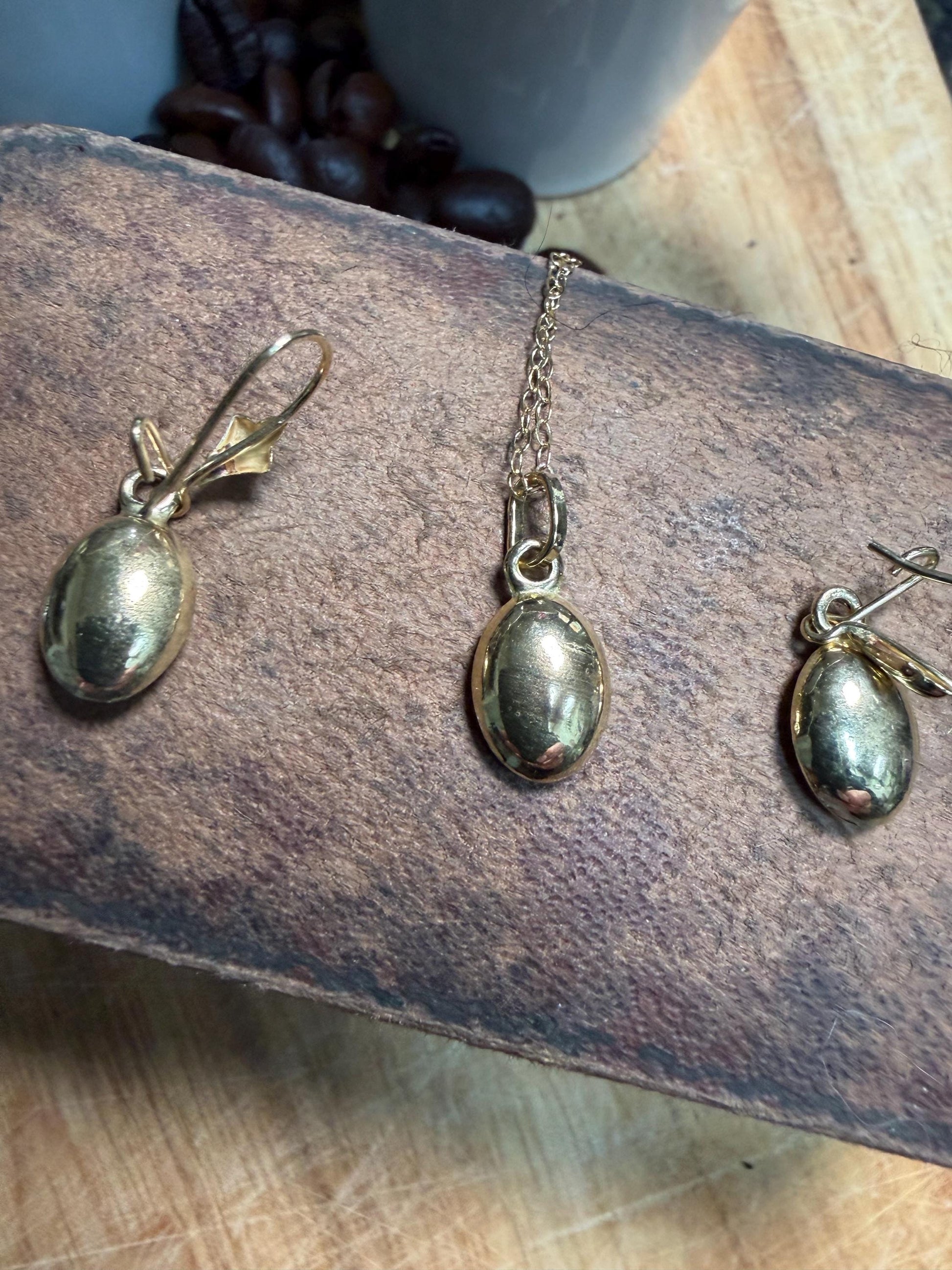 Beautiful coffee bean set on a chain - earrings and necklace 9ct gold - gift