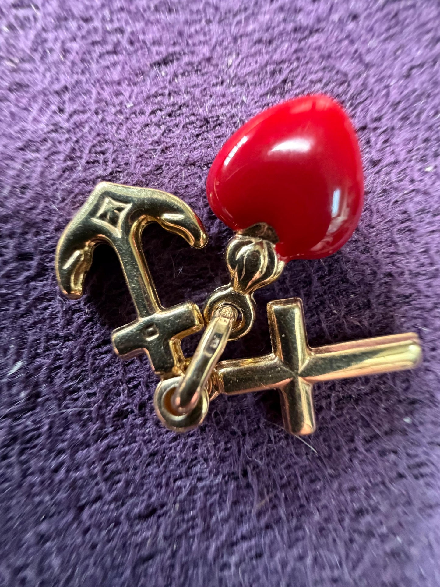 Faith Hope and Charity / 3 pendants in one / hallmarked 9ct gold - unusual enamelled red heart