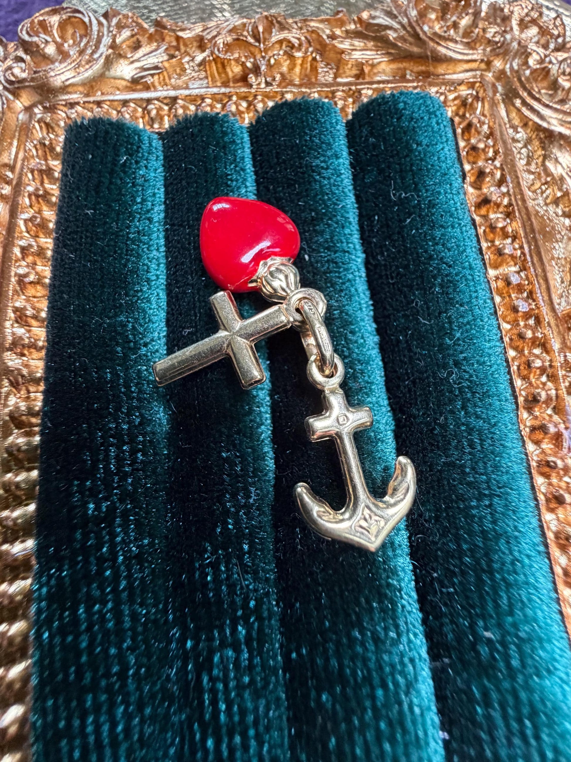 Faith Hope and Charity / 3 pendants in one / hallmarked 9ct gold - unusual enamelled red heart