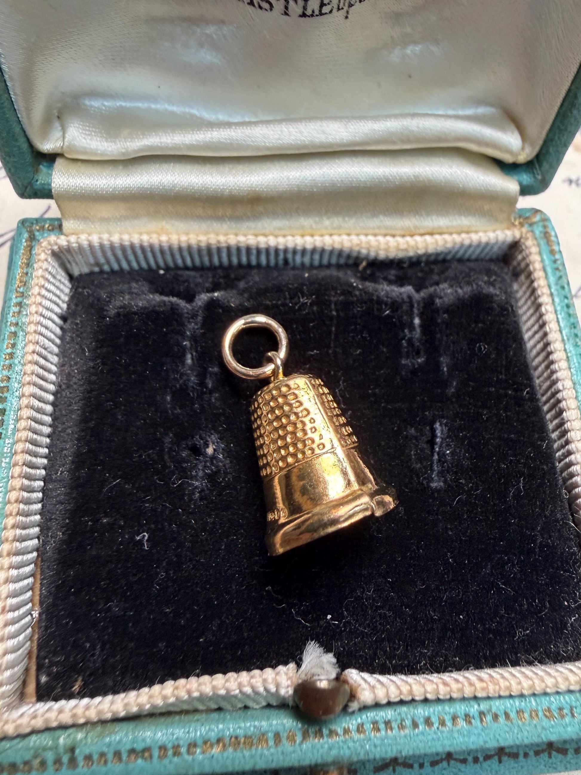 9ct gold thimble .92 grammes in weight - cleaned professionally - bright gold lovely condition