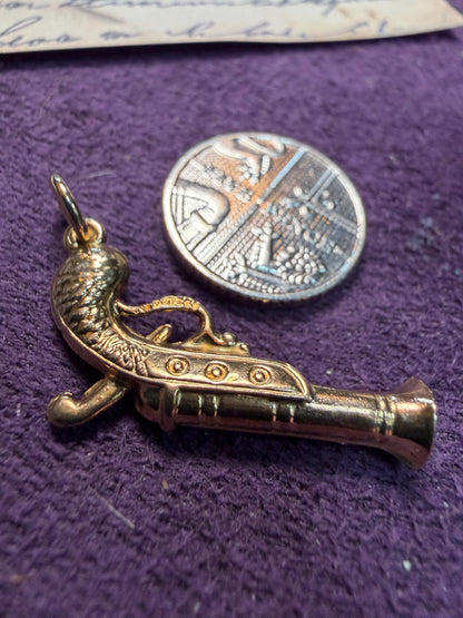 9ct engraved Muskat gun -weight. 1 g