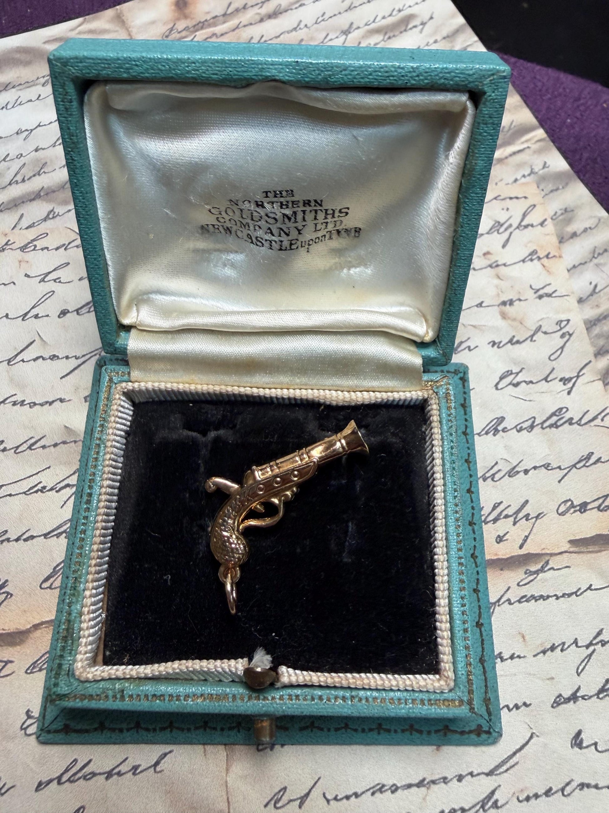 9ct engraved Muskat gun -weight. 1 g