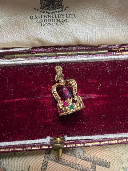 Beautiful jewelled crown charm .2.5 g in weight 20 m x9 m approximately