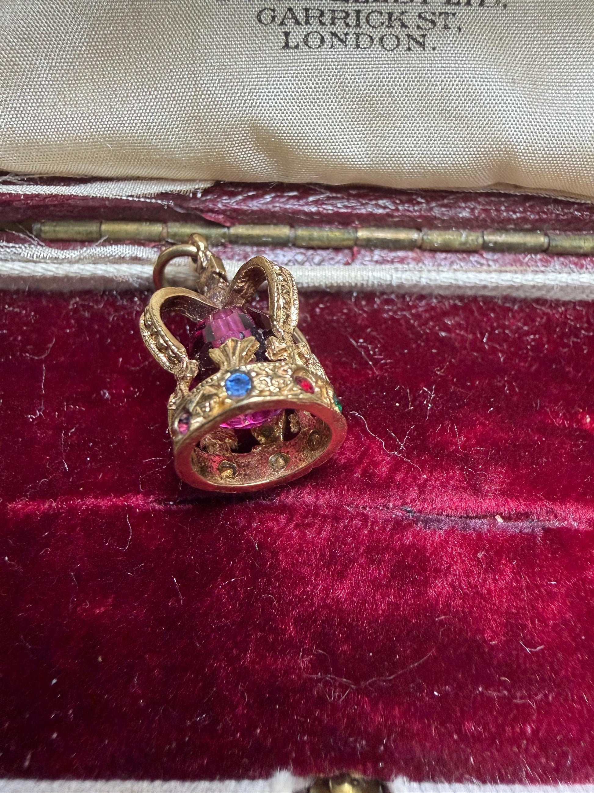 Beautiful jewelled crown charm .2.5 g in weight 20 m x9 m approximately