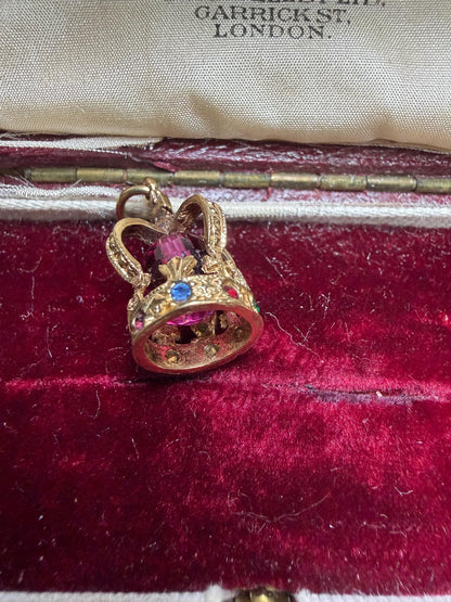 Beautiful jewelled crown charm .2.5 g in weight 20 m x9 m approximately