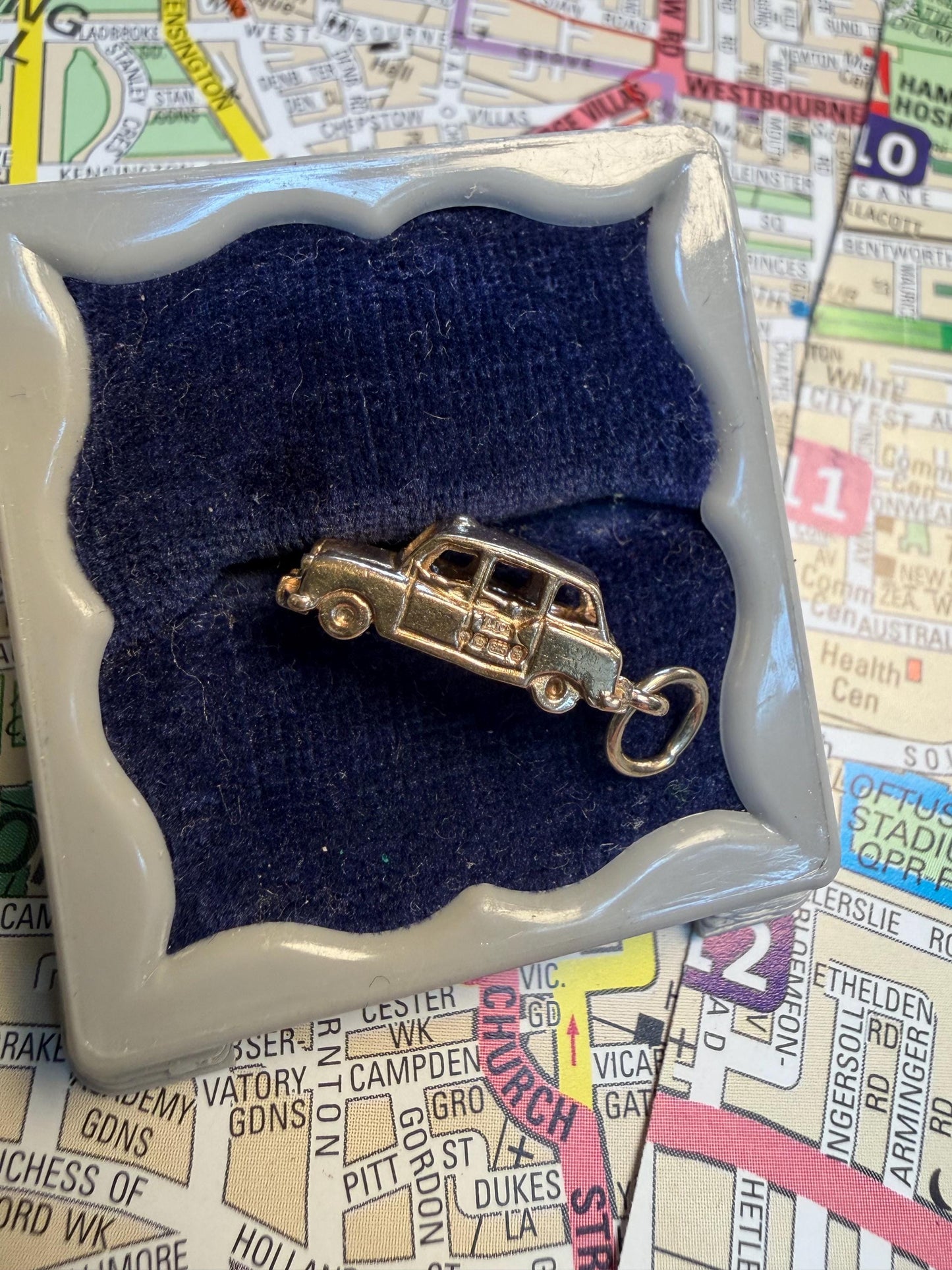 Lovely 9 ct gold London Taxi beautifully hallmarked .