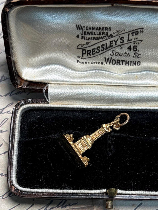 Nelson’s column 9 ct charm / a novel little keep sake from the city