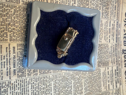 Lovely 9 ct gold London Taxi beautifully hallmarked .