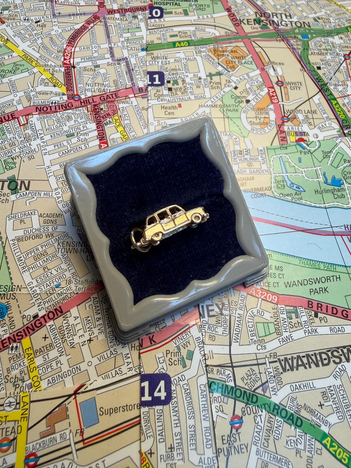Lovely 9 ct gold London Taxi beautifully hallmarked .