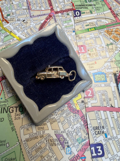 Lovely 9 ct gold London Taxi beautifully hallmarked .