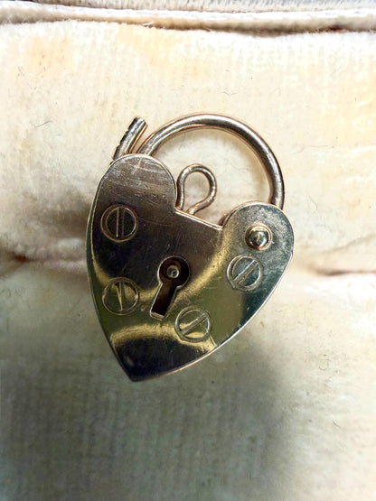 Little working lock / 9ct gold vintage piece