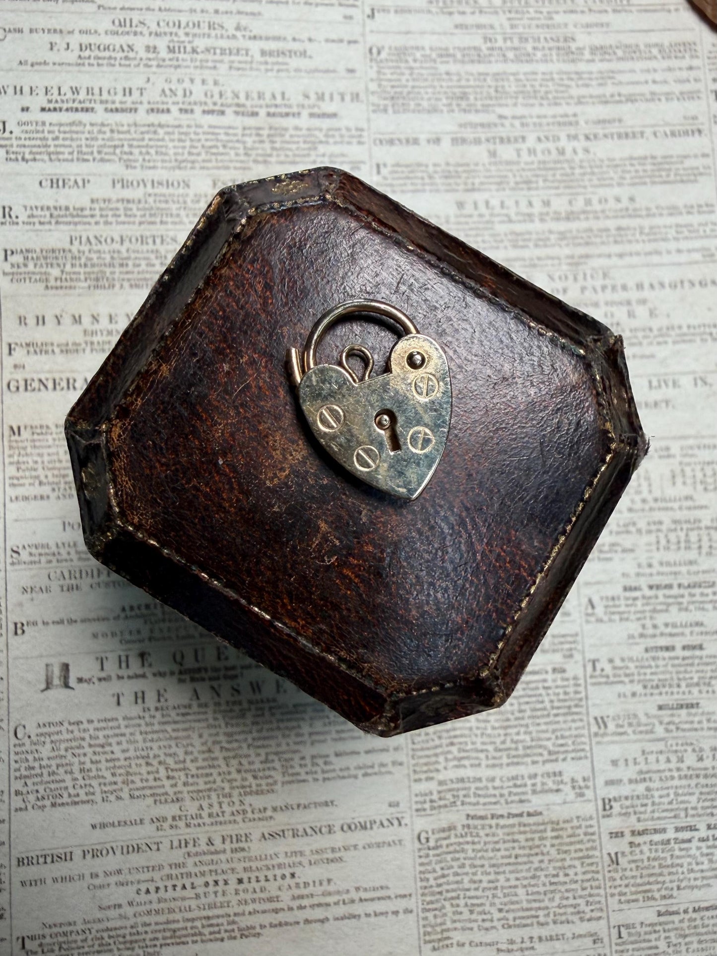 Little working lock / 9ct gold vintage piece