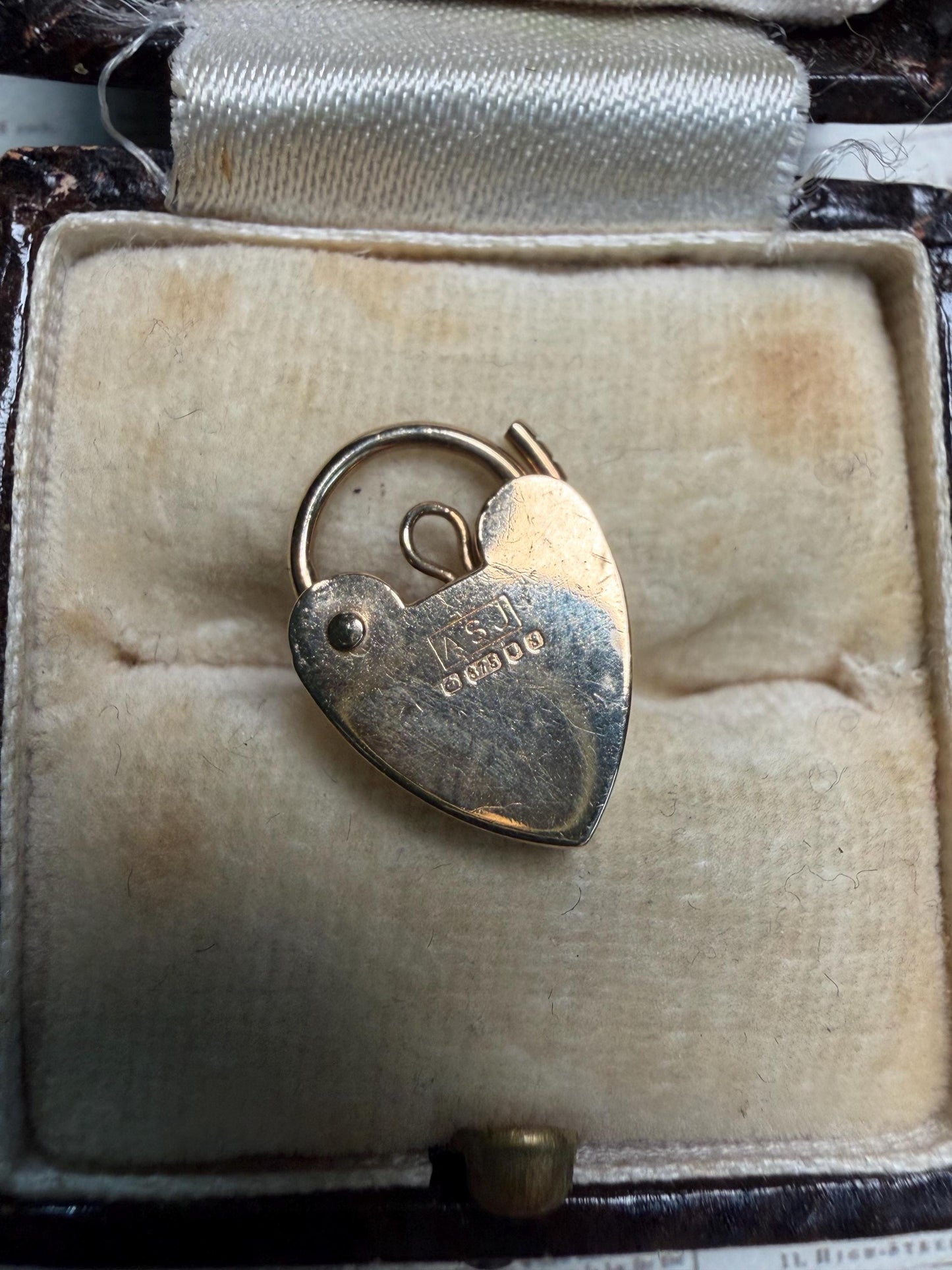 Little working lock / 9ct gold vintage piece