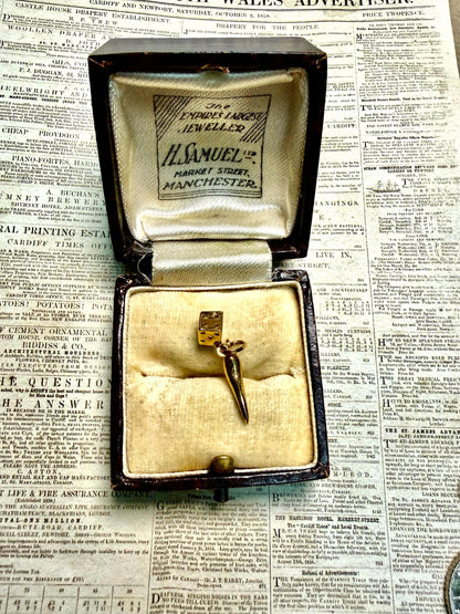 Charming 9ct horn and dice - really lovely miniature charms