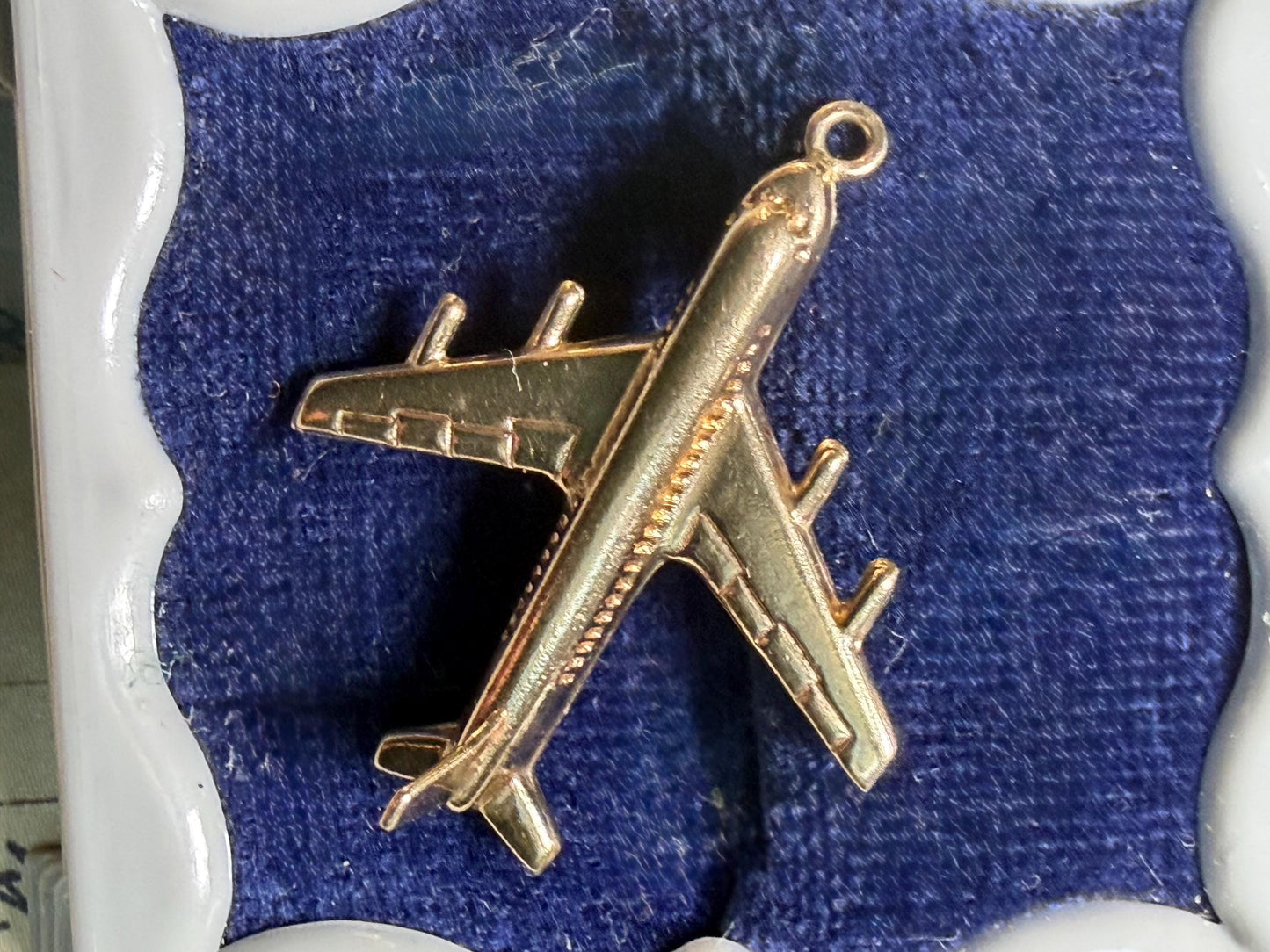 9ct gold plane