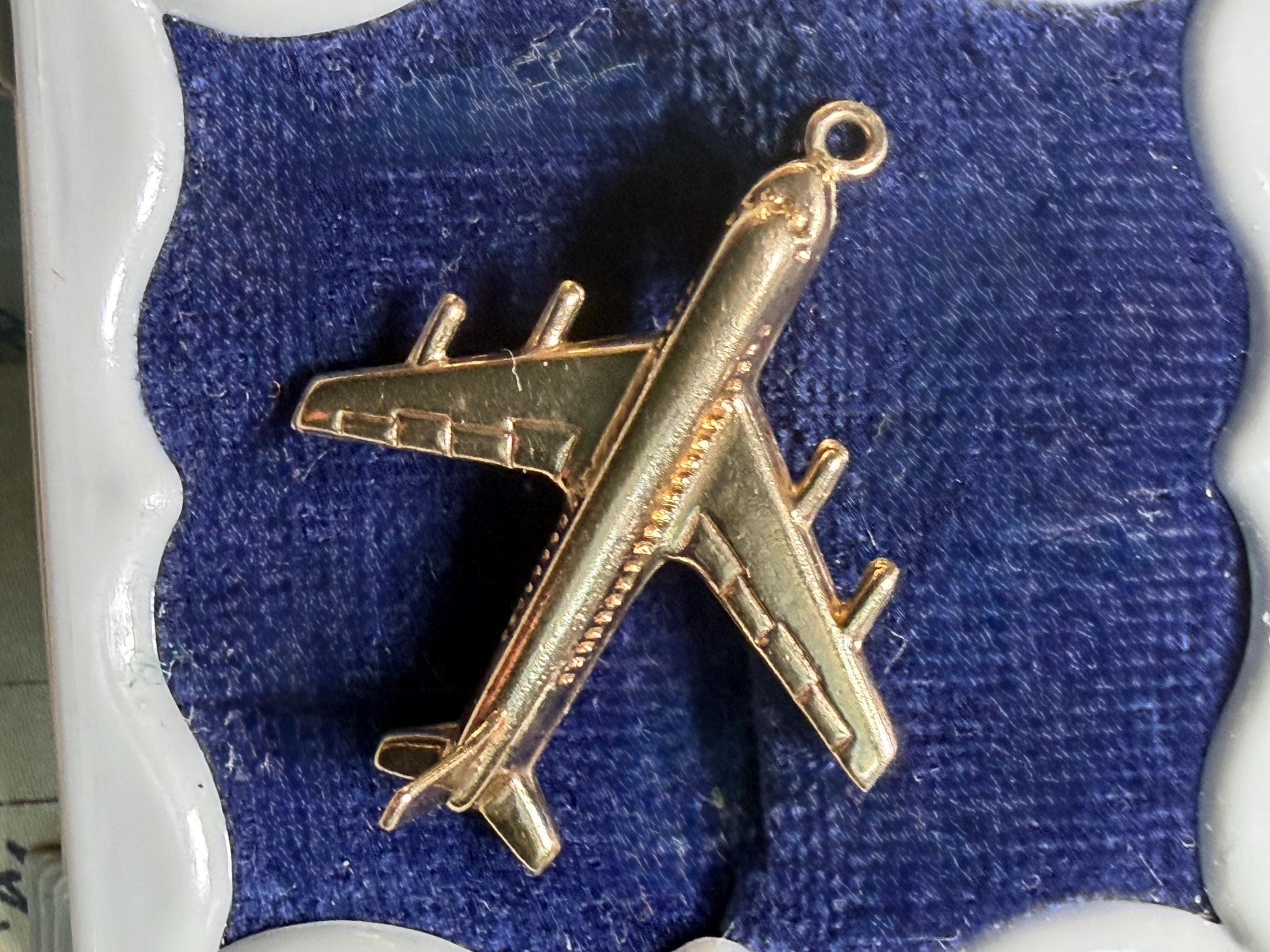 9ct gold plane