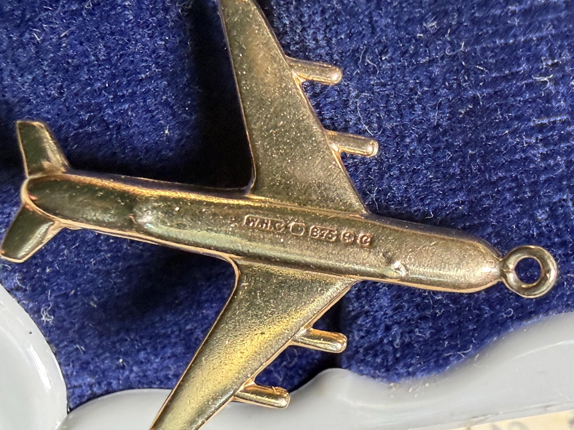 9ct gold plane