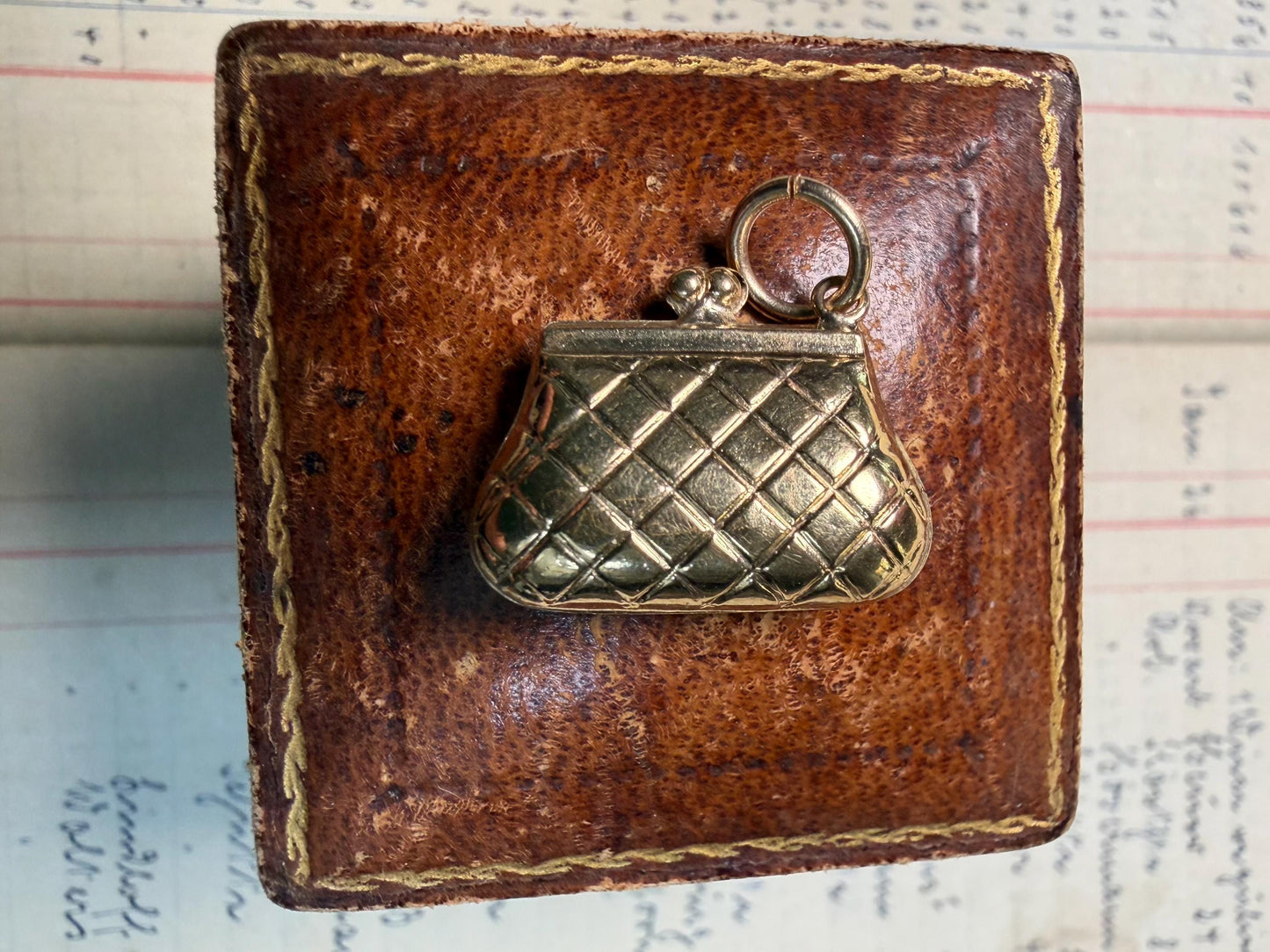 Puffy handbag / tested 9ct