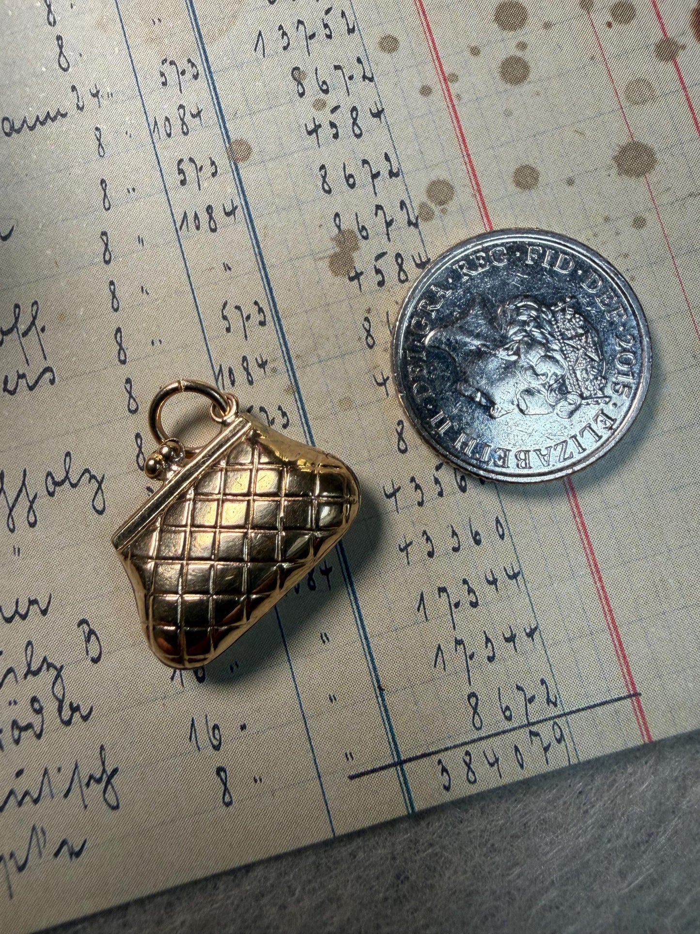 Puffy handbag / tested 9ct
