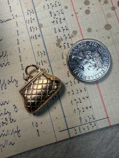 Puffy handbag / tested 9ct