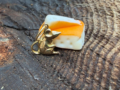 9ct gold tiny mouse / hallmarked