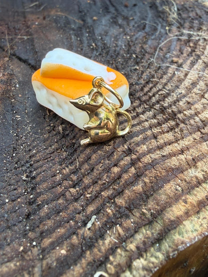 9ct gold tiny mouse / hallmarked
