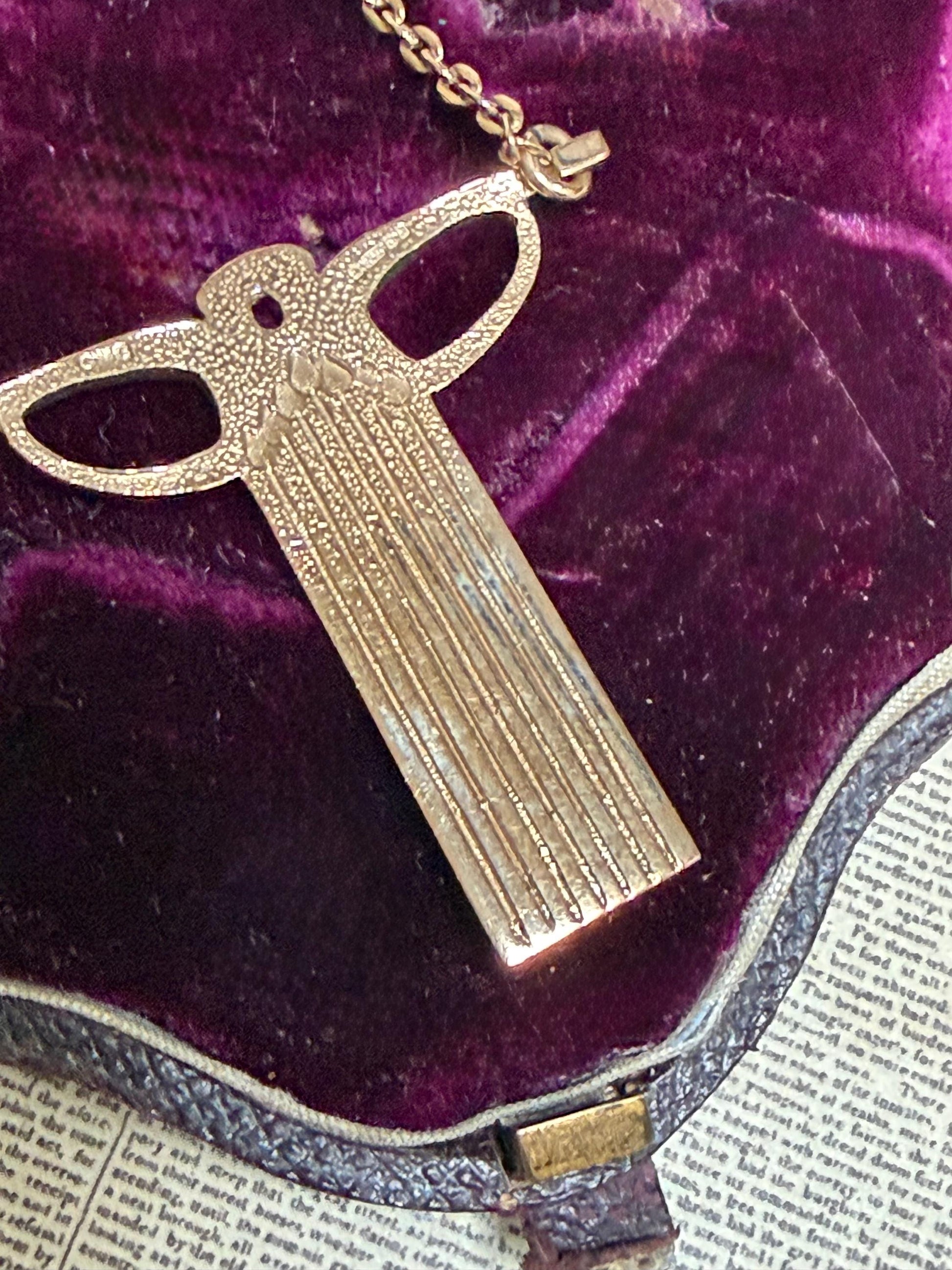 A stunning collectors piece by Ola Gorie - pendant and necklace