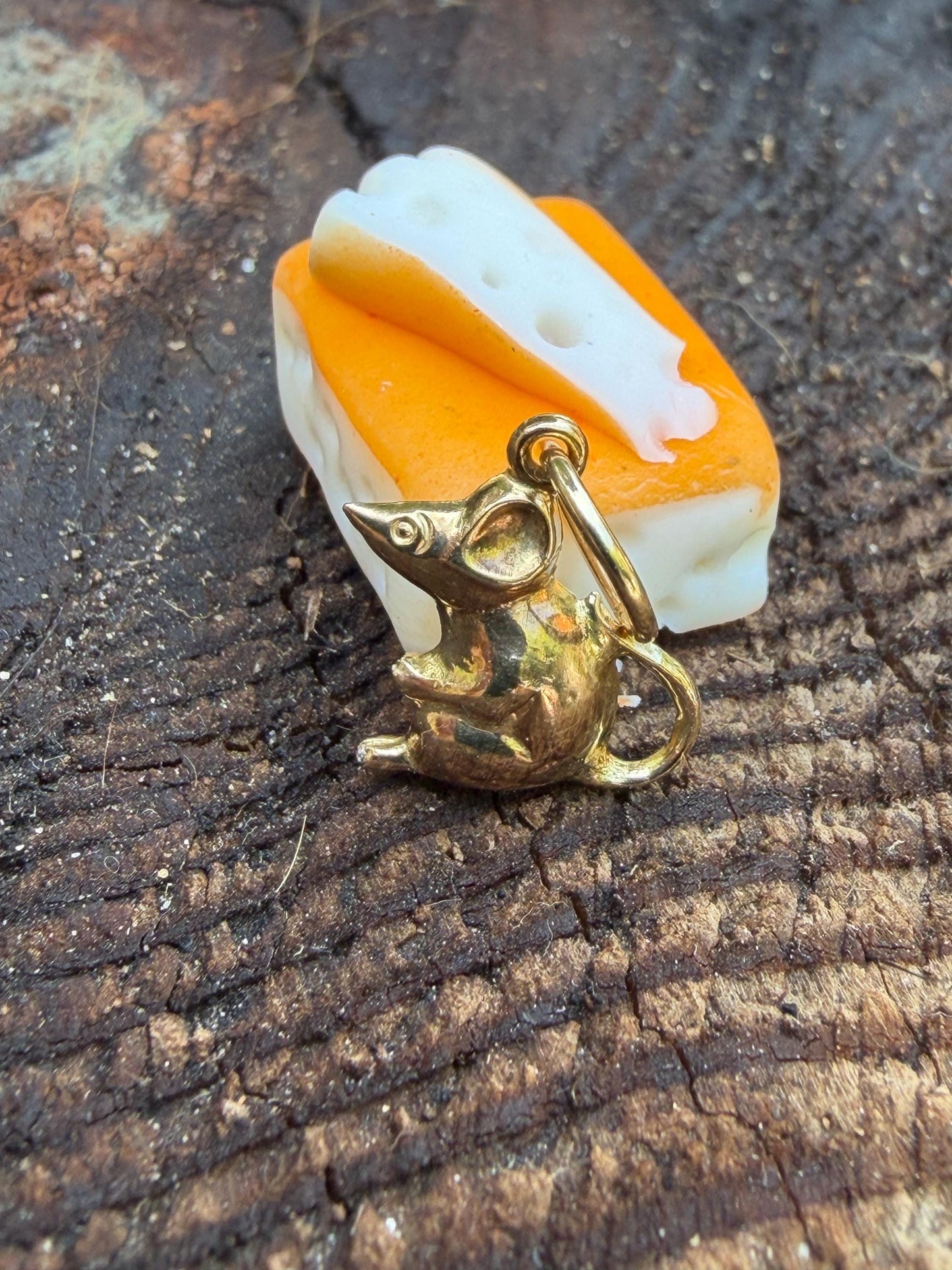 9ct gold tiny mouse / hallmarked