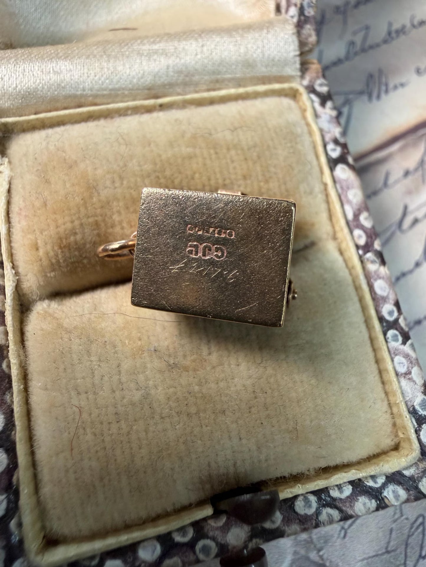 Vintage 9ct gold cube with tiny playing cards - 1950's