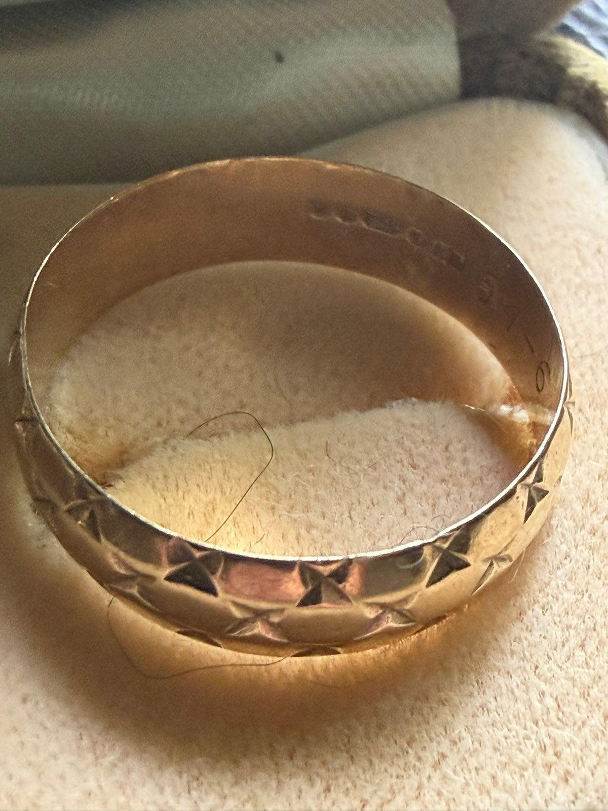 Vintage 9ct Gold Star-Cut Patterned Wide Band Ring | 1970s