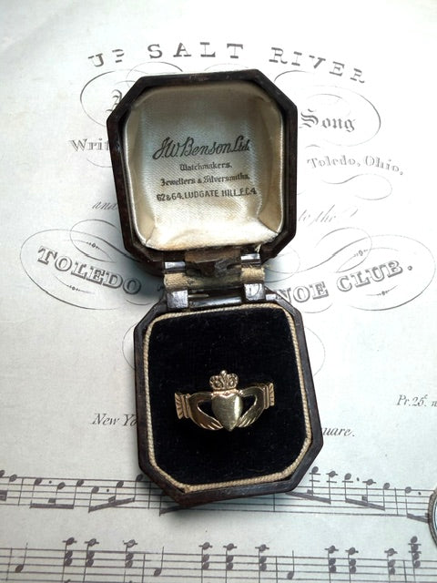 Vintage 9ct Gold Claddagh Ring | 1940s-1960s