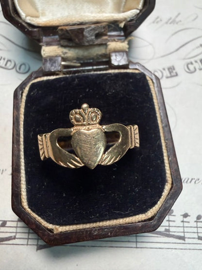 Vintage 9ct Gold Claddagh Ring | 1940s-1960s