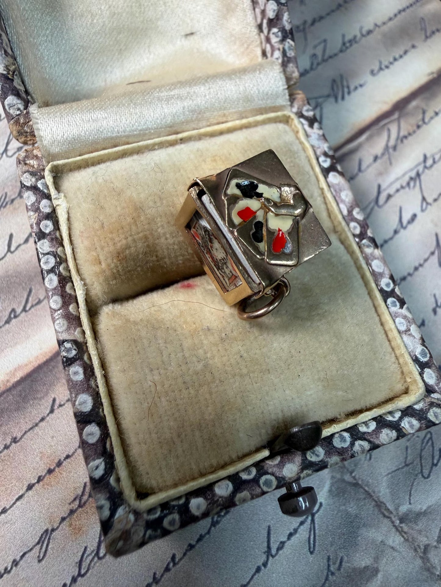 Vintage 9ct gold cube with tiny playing cards - 1950's